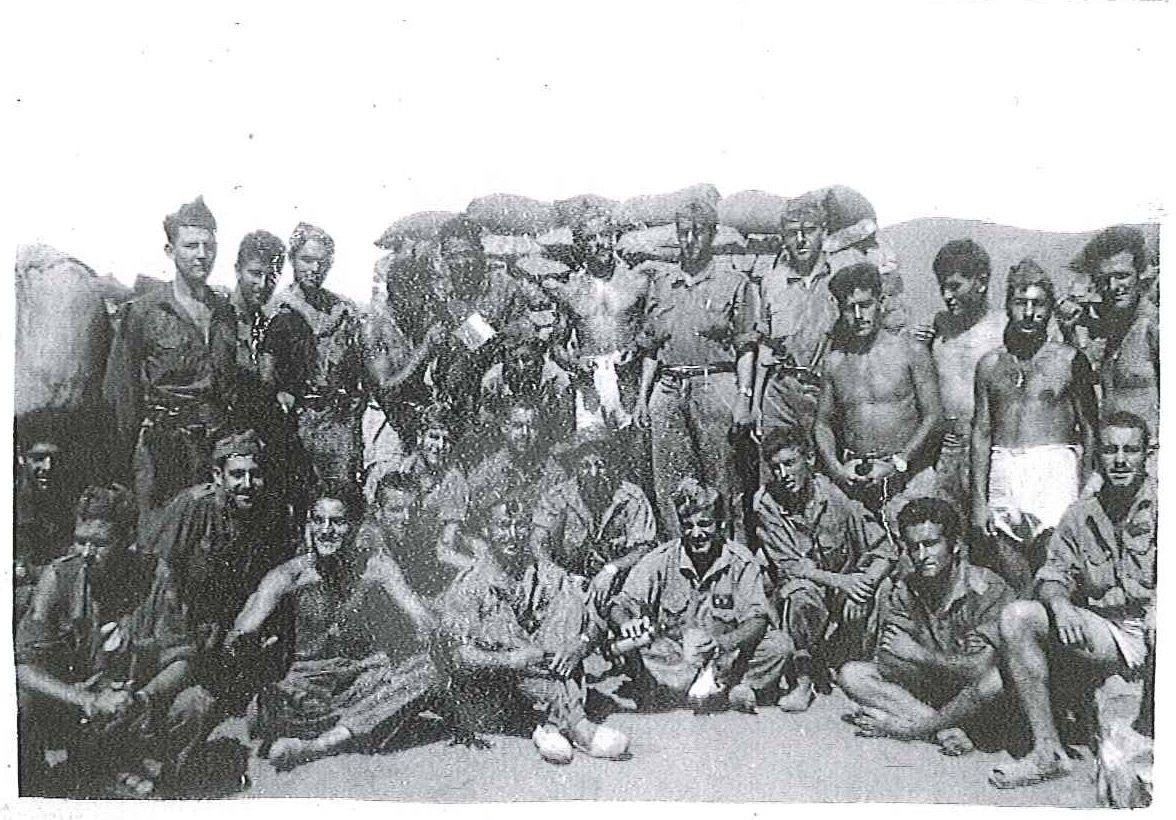 Grupo grande. Fotografía original de la campaña de Ifni y el Sáhara español, 1958-1959, Batallón Expedicionario Tetuán XIV.