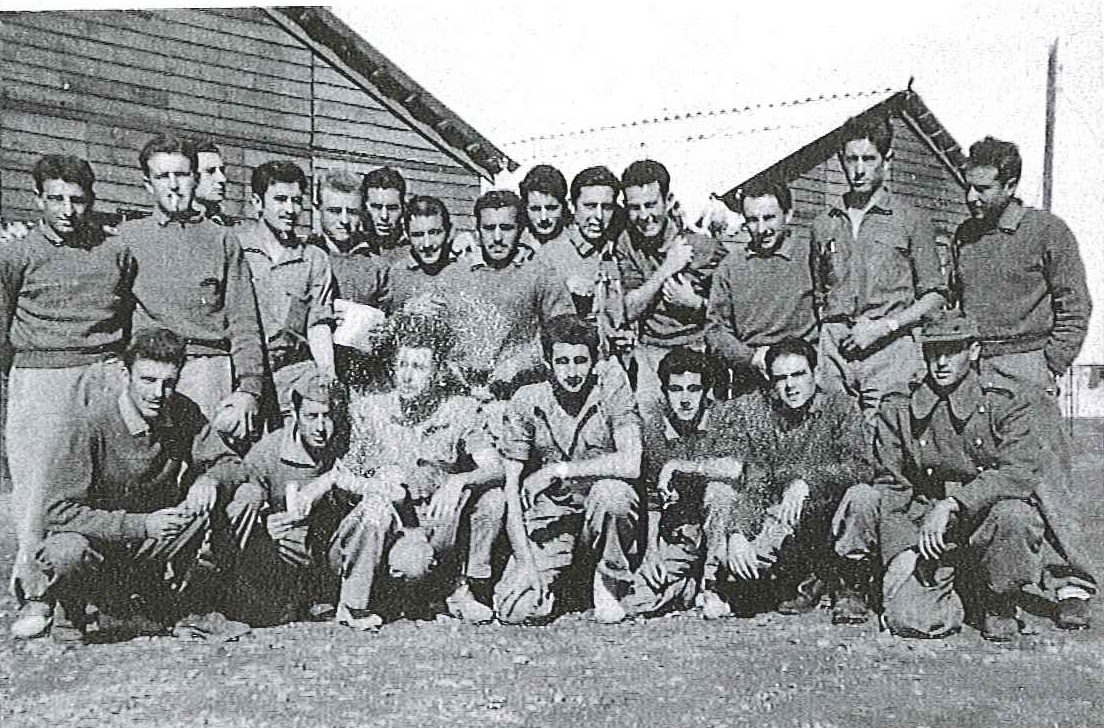 Grupo de expedicionarios. Fotografía original de la campaña de Ifni y el Sáhara español, 1958-1959, Batallón Expedicionario Tetuán XIV.