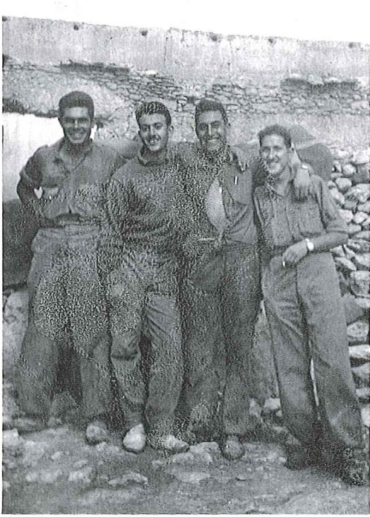 Hermanamiento. Fotografía original de la campaña de Ifni y el Sáhara español, 1958-1959, Batallón Expedicionario Tetuán XIV.
