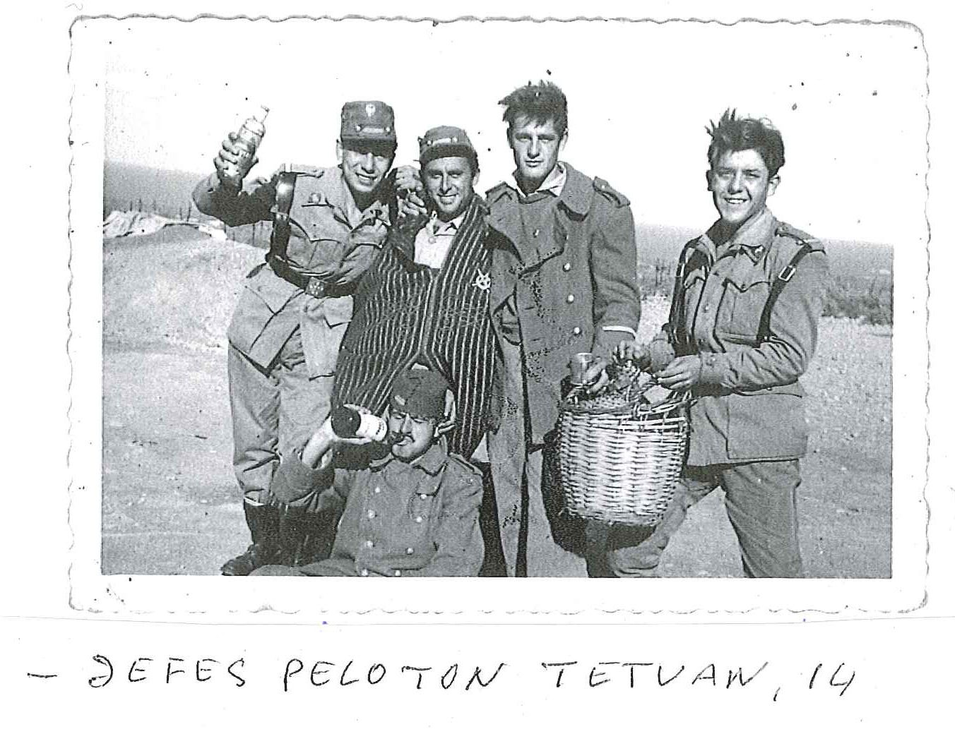 Jefes de pelotón del Tetuán XIV. Fotografía original de la campaña de Ifni y el Sáhara español, 1958-1959, Batallón Expedicionario Tetuán XIV.