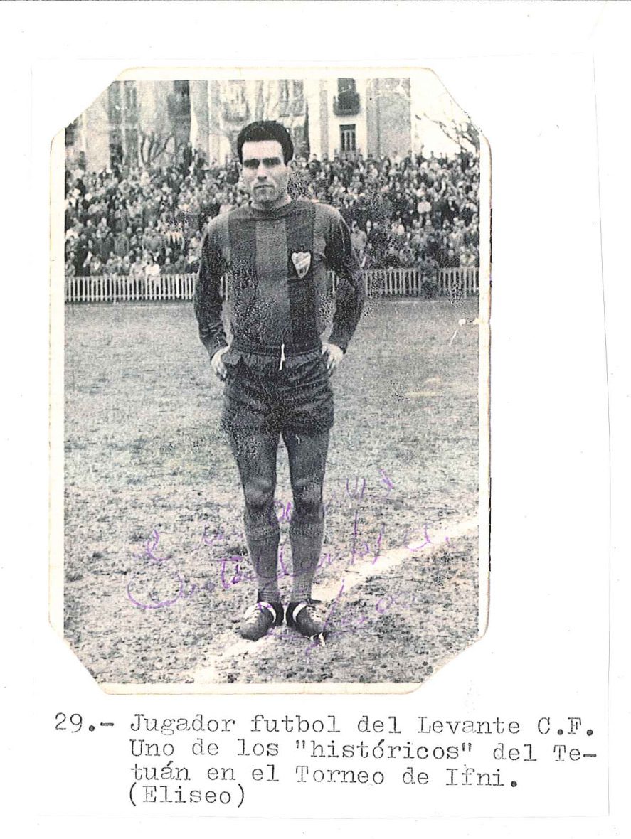 El jugador del Levante. Fotografía original de la campaña de Ifni y el Sáhara español, 1958-1959, Batallón Expedicionario Tetuán XIV.