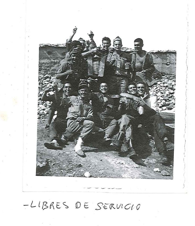 Libres de servicio. Fotografía original de la campaña de Ifni y el Sáhara español, 1958-1959, Batallón Expedicionario Tetuán XIV.