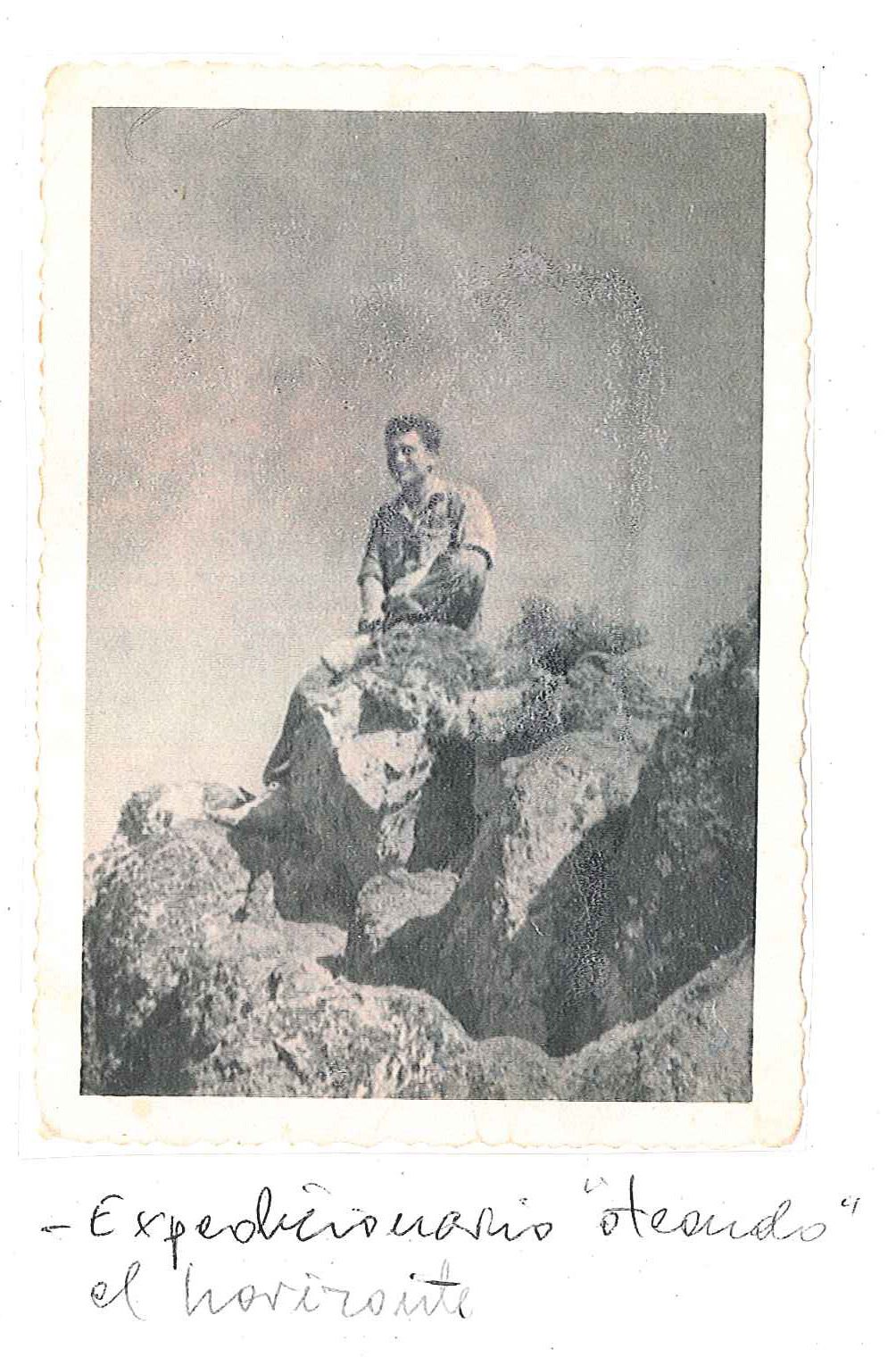 Oteando el horizonte. Fotografía original de la campaña de Ifni y el Sáhara español, 1958-1959, Batallón Expedicionario Tetuán XIV.