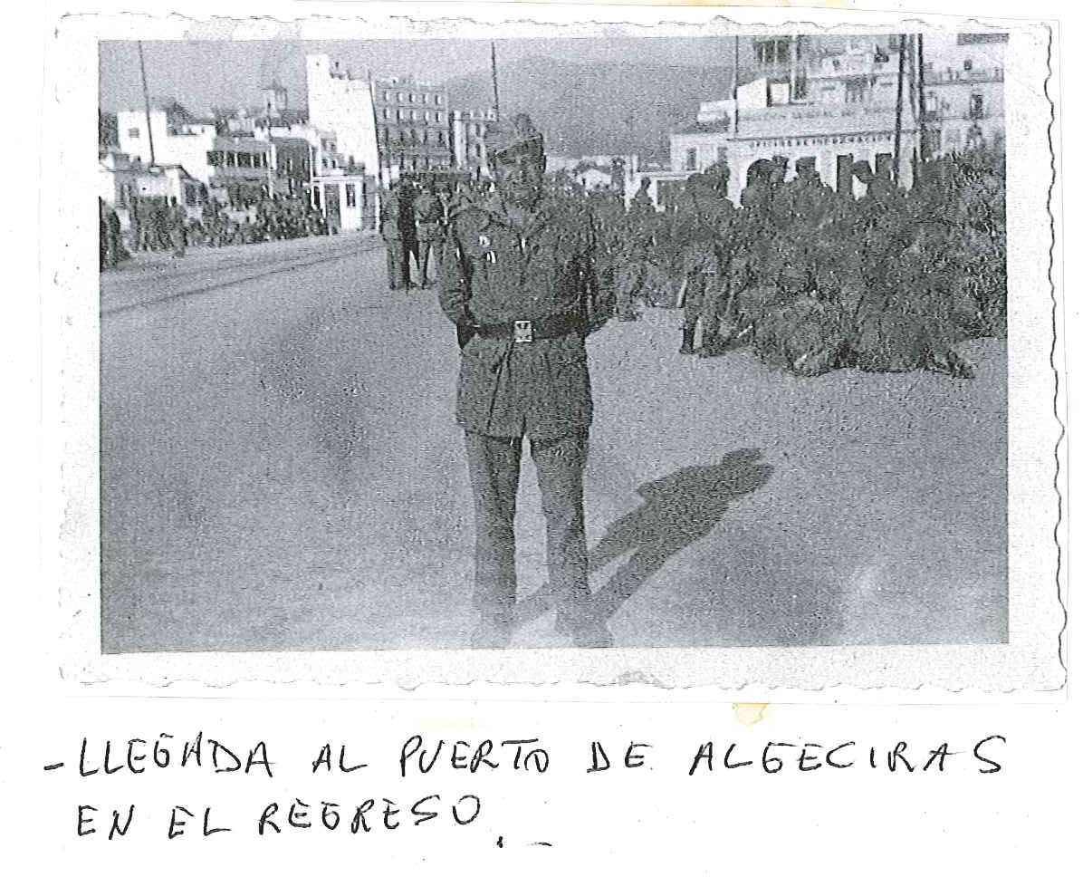 Puerto de Algeciras, el regreso. Fotografía original de la campaña de Ifni y el Sáhara español, 1958-1959, Batallón Expedicionario Tetuán XIV.
